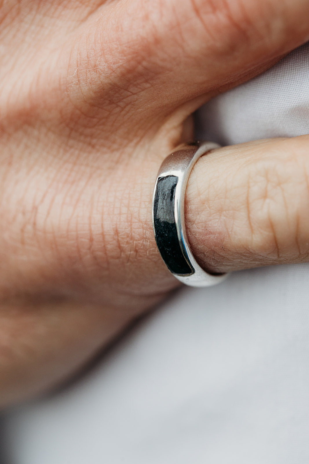 Men's Slim Channel Ring