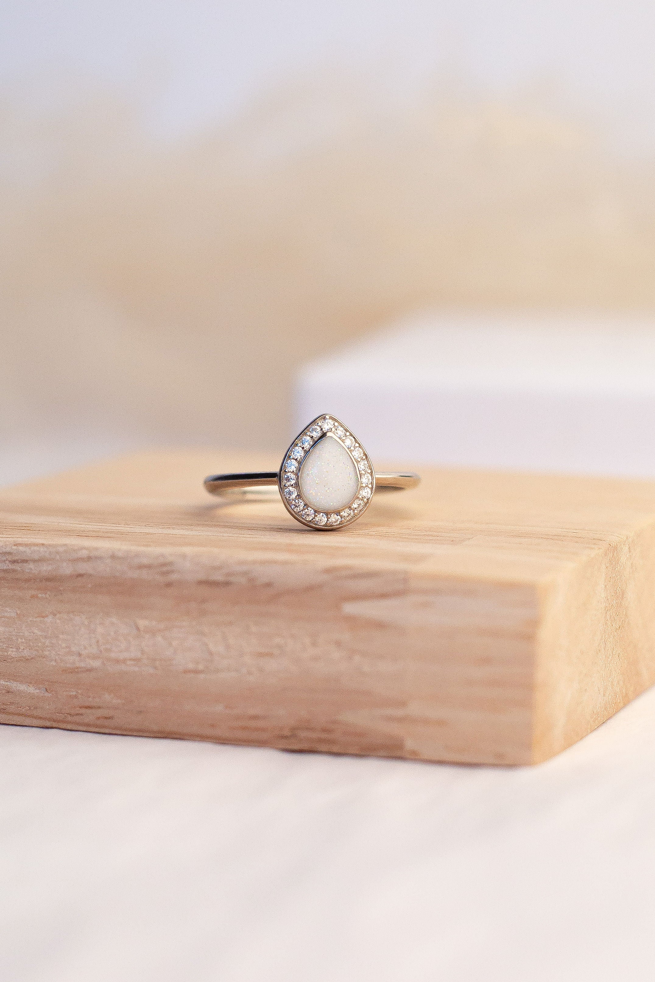 Breastmilk Teardrop Halo Ring - Platinum