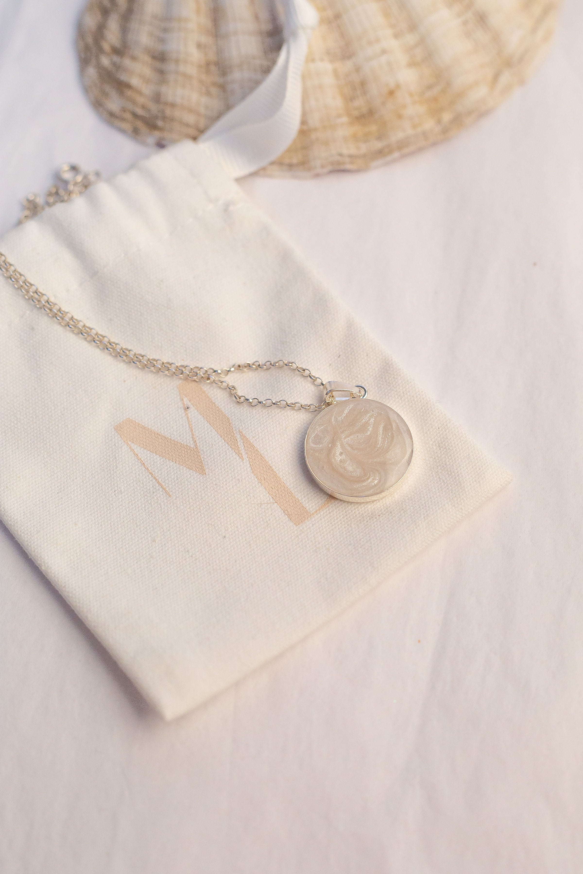 Breastmilk Round Necklace Luna Pendant